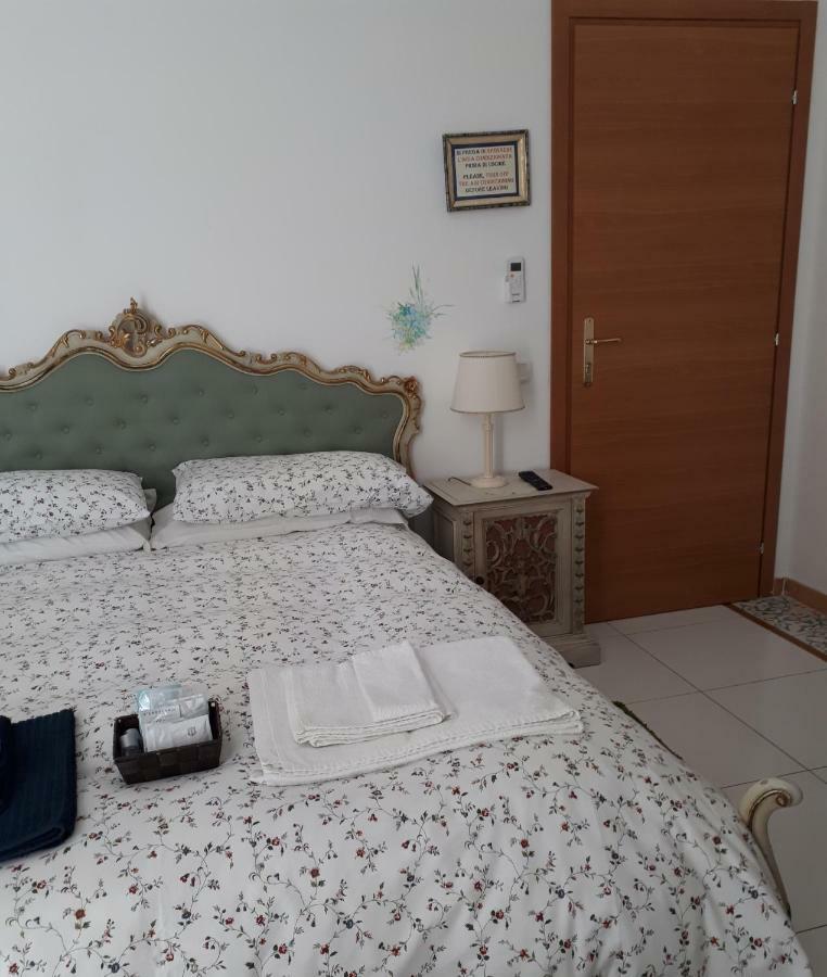 Miracoletti38 Hotel เนเปิลส์ ภายนอก รูปภาพ